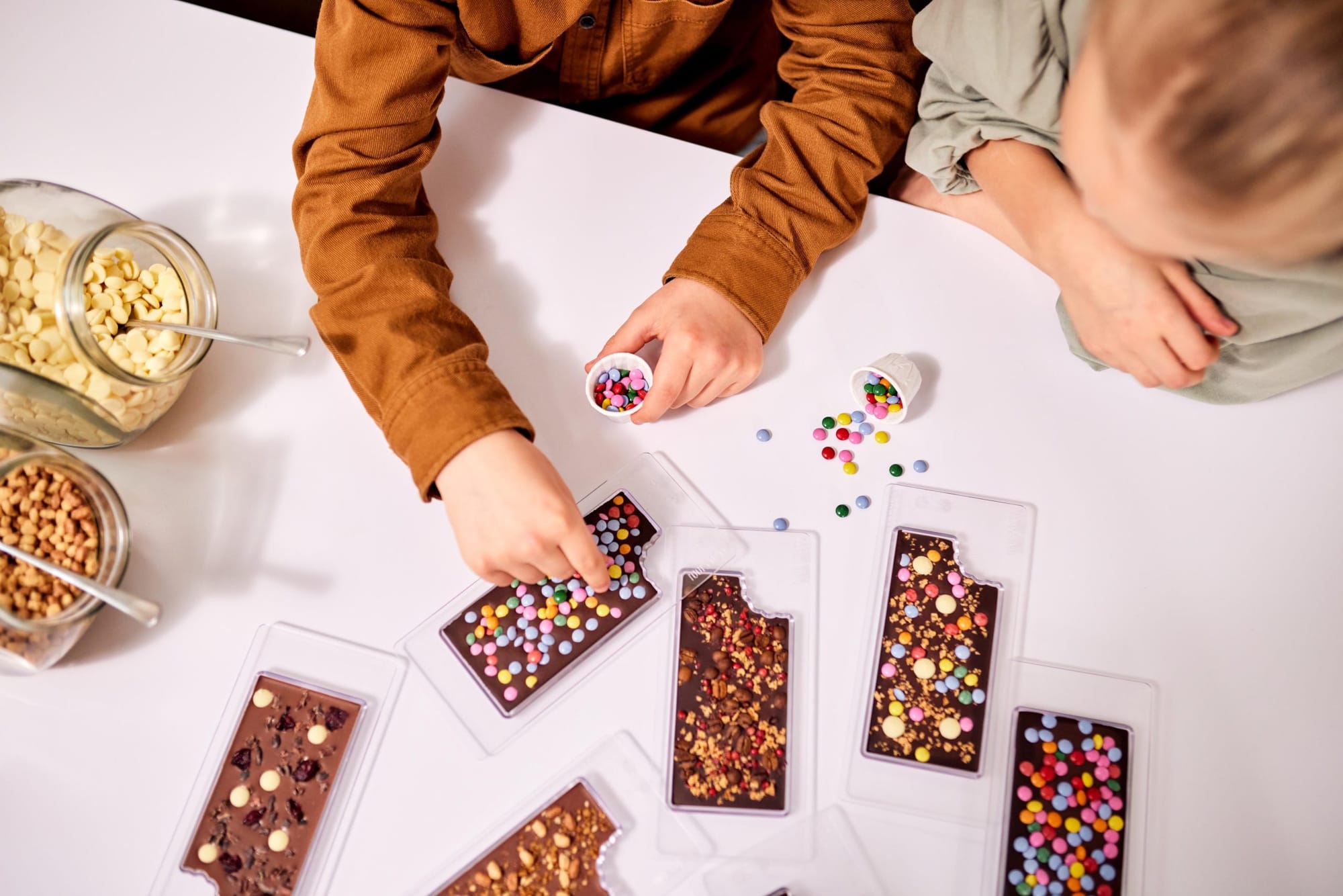 Chocoversum Hamburg schokotafel hände süßigkeiten